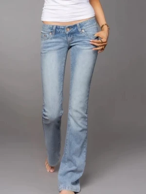 Jeans från G rise - Snygga populära jeans från g rise. Storlek xs/long. Fint skick men finns en liten liten fläck på högra låret. Skriv för fler bilder❣️Nypris är ca 1400 inklusive frakt.