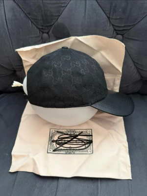 keps stl M passar s  - helt ny m passar s 