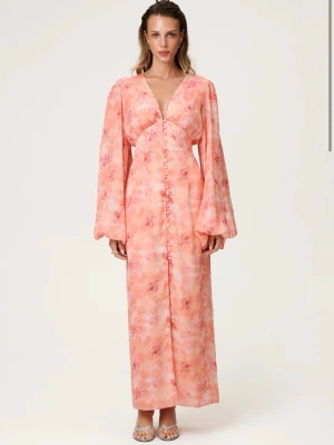 Adoore Positano Maxi klänning - Säljer min superfina Adoore Positano klänning! Endast använd en gång, nyskick. Storlek 38. Nypris 1695 kr, mitt pris 1000 kr eller bud. 