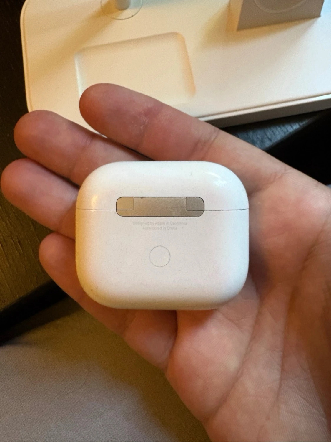 Apple AirPods Pro med laddningsetui - 1