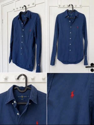 Ralph lauren skjorta  - Marinblå Ralph lauren skjorta i storlek S, otroligt bra skick. Få tecken på användning och har mycket kvar att ge!