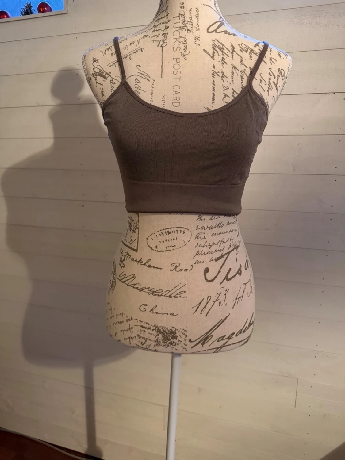 Brun ribbad croppad linnetopp