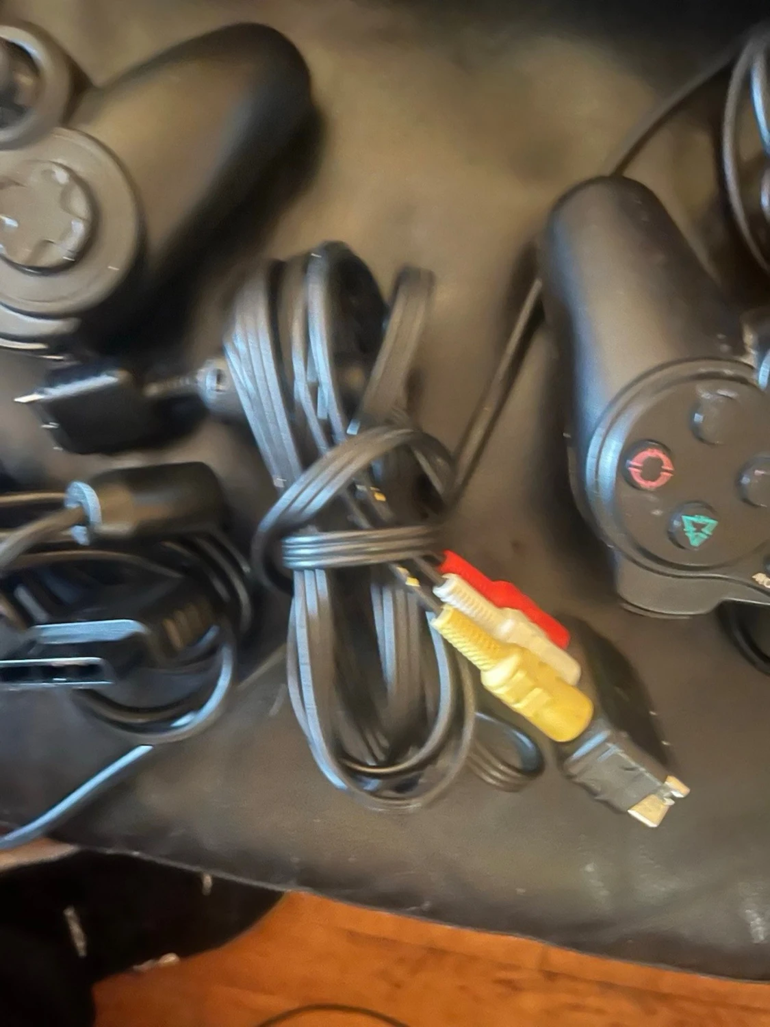 Sony PlayStation 2 med två handkontroller - 1