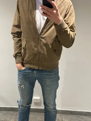 Brun jacka - Model: 183 cm 68kg