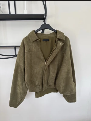 Zara bomberjacka mocka - Endast provad, i nyskick