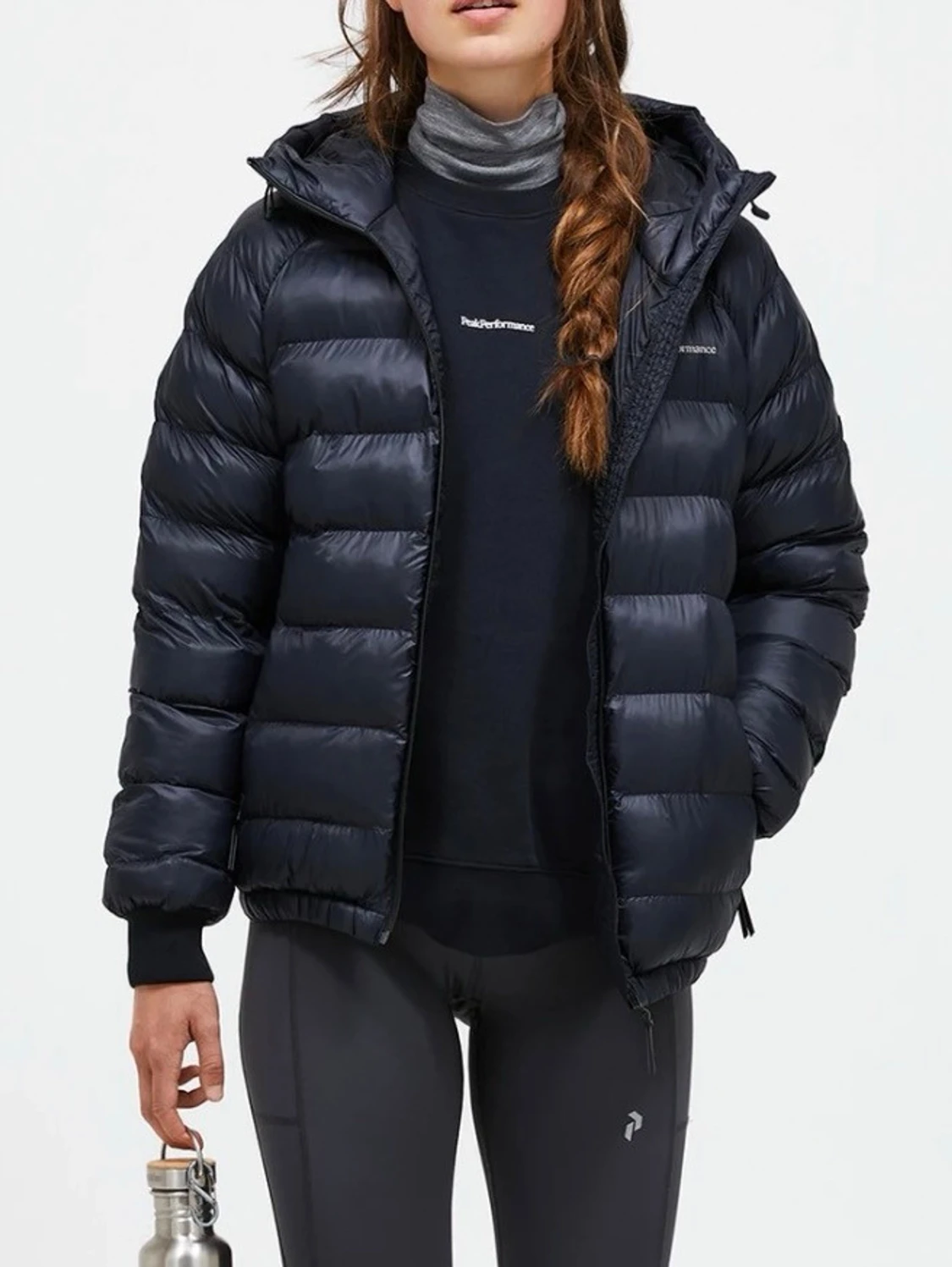 Svart dunjacka från Peak Performance