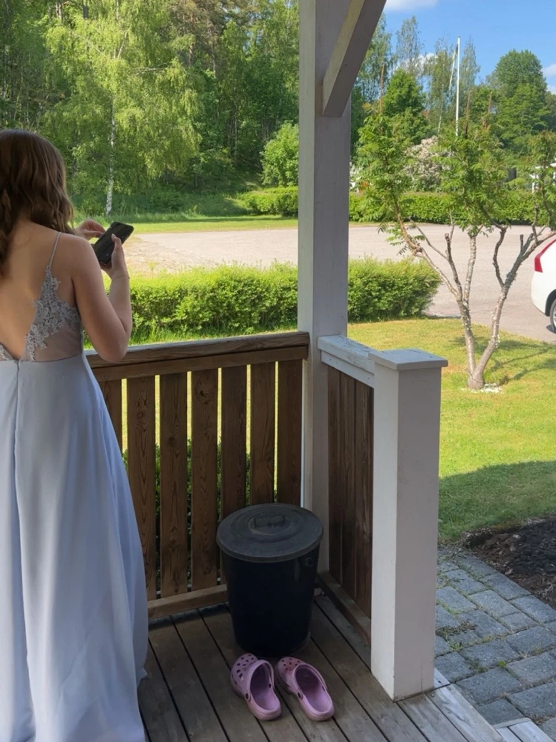 Ljusblå långklänning med spetsdetaljer - 2