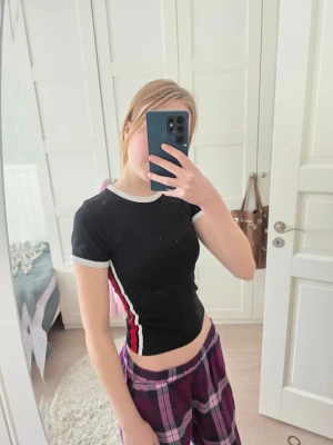 Tee-shirt - Jättesnygg tajt tee-shirt denim H&M.