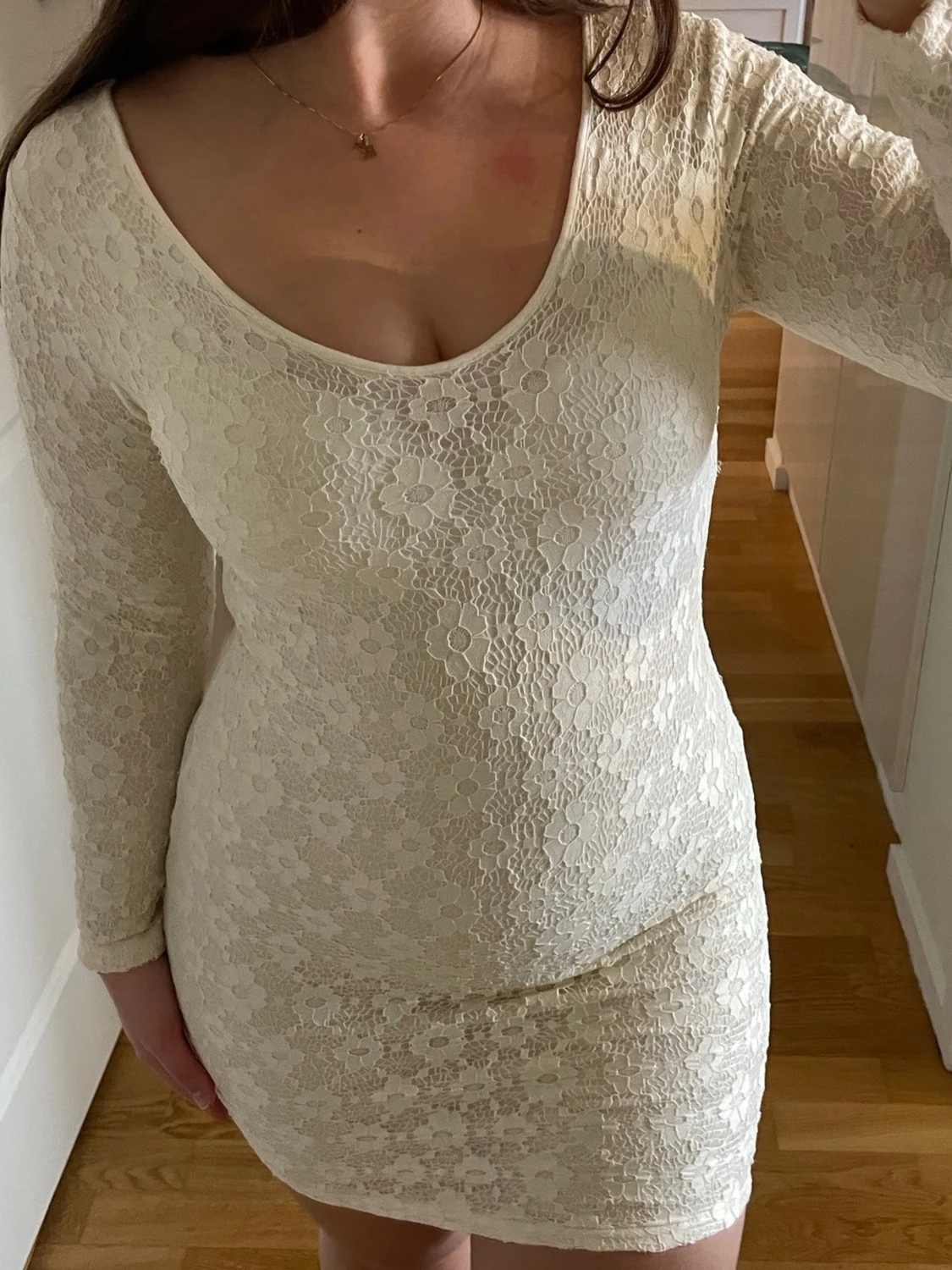 Krämvit spetsklänning  - 1