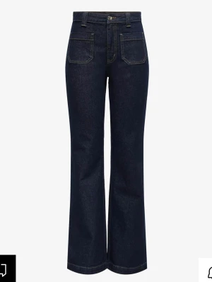 Mörkblå bootcut jeans - Snygga mörkblå jeans med bootcut passform från only🥰 köpta för 600kr🤗