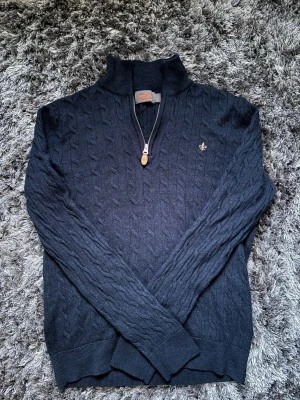 Kabelstickad Morris tröja - Bra skick men krympt i tvätten. Ursprungligen M men sitter mer som XS-S