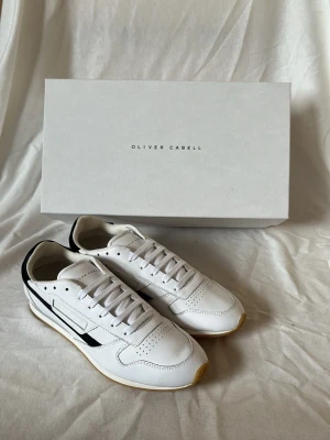 Nya Oliver Cabell runners - Extremt stilrena och snygga Oliver Cabell runners som är perfekt nu till sommaren och våran Skorna är helt nya och oanvända Några frågor så är det bara att höra av sig