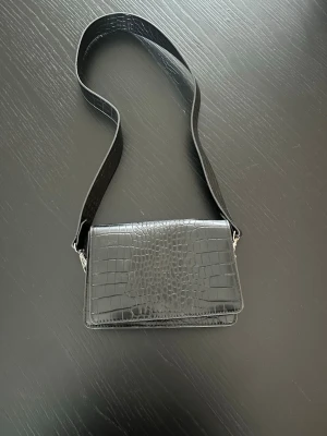 Svart handväska - Svart handväska som nästan är oanvänd!❣️