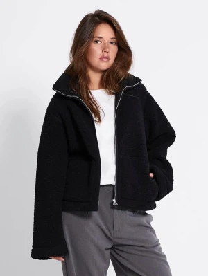 Svart teddyjacka med dragkedja - Säljer nu en teddyjacka från lager 157 som är använd en gång ser helt ny ut säljer då den va förliten, skicka privat för mer info