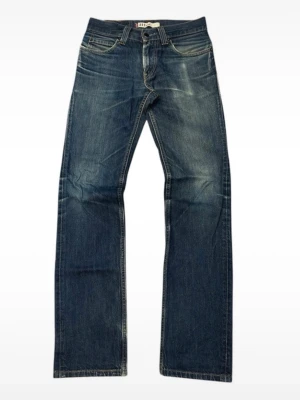 Levis Jeans  - Levis jeans med en riktigt fet tvätt! Fint skick, inga defekter. Modellen är 511, och modellen på bilden ca 180, ca 70kg. 30/34, midja 40, längd 107. Kontakta mig för fler frågor och funderingar!