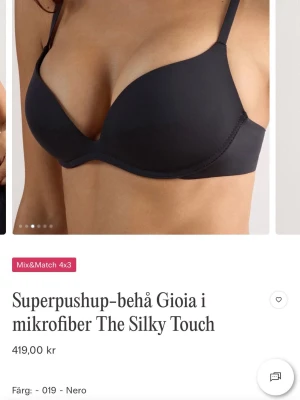 Intimissimi bh - Superpushup-behå Gioia i mikrofiber The Silky Touch. Fint skick och skönt material . Storlek 75c, men skulle säga att den är lite liten i storleken då jag som har 70b i vanliga fall ändå har kunnat ha den.