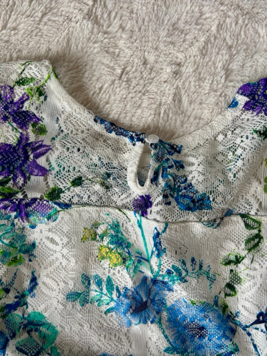 Vit blommig spetsklänning - 3