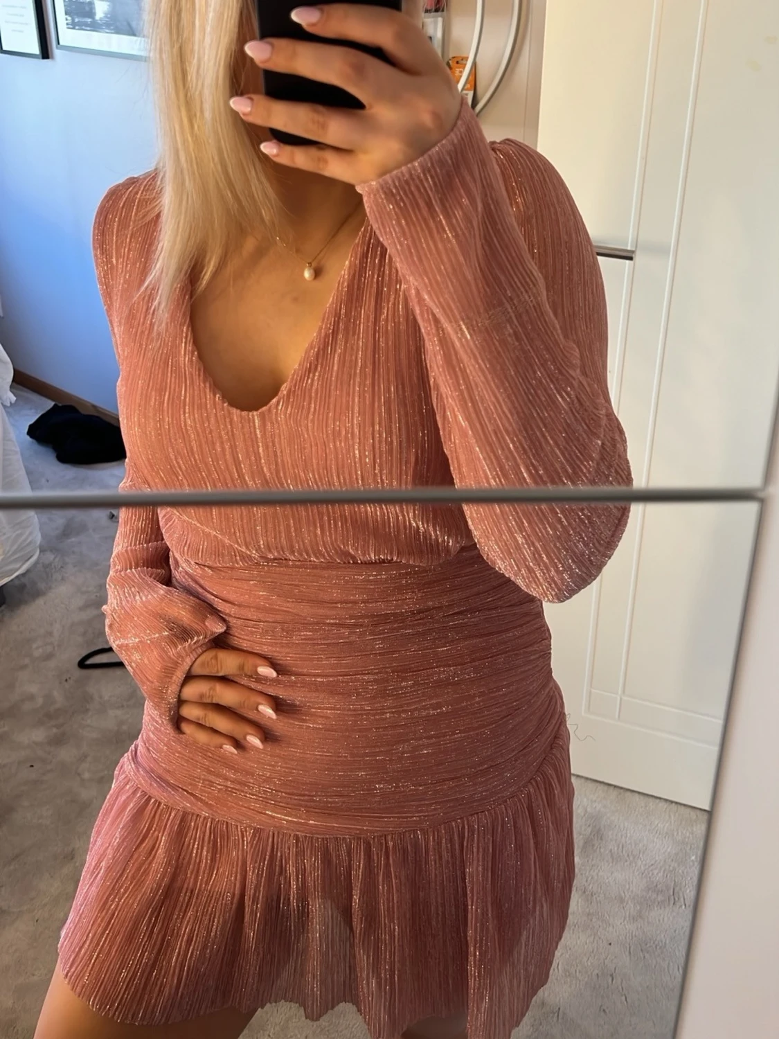 Glittrig rosa kortklänning