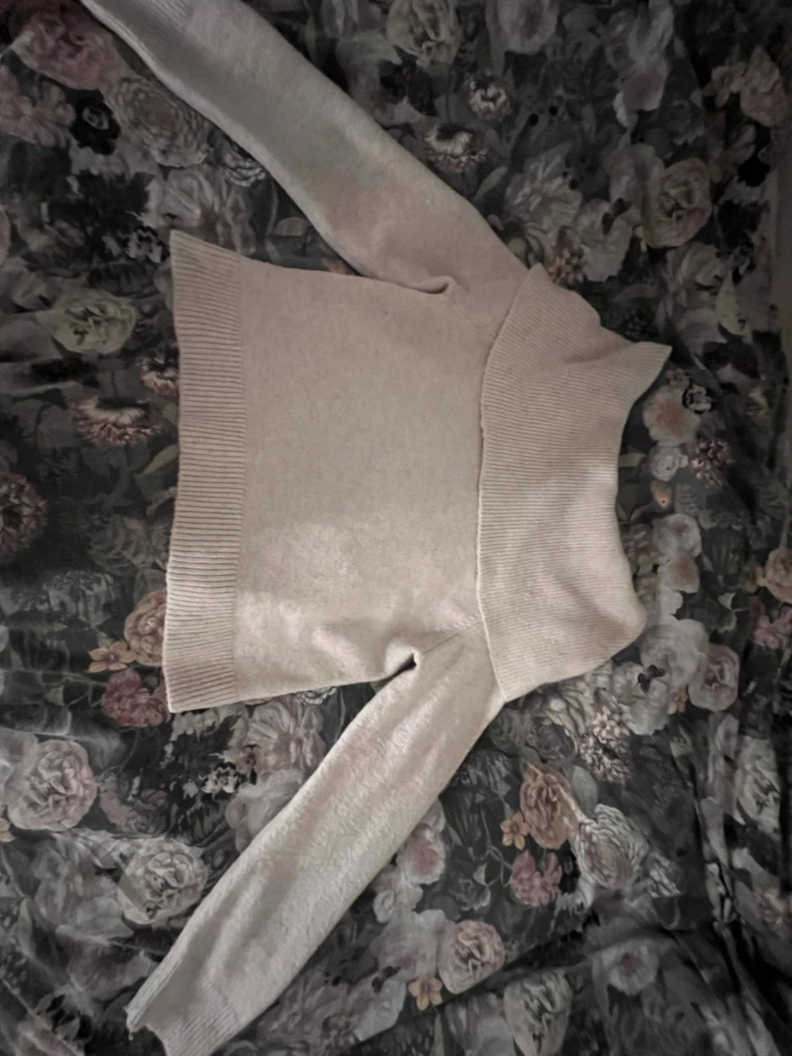Beige stickad polotröja - 1
