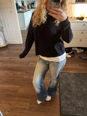 Lågmidjade jeans  - Säljer mina favorit jeans som ej passar längre🥲de är köpta secondhand för länge sen, skriv privat för mer bilder eller frågor💗💗