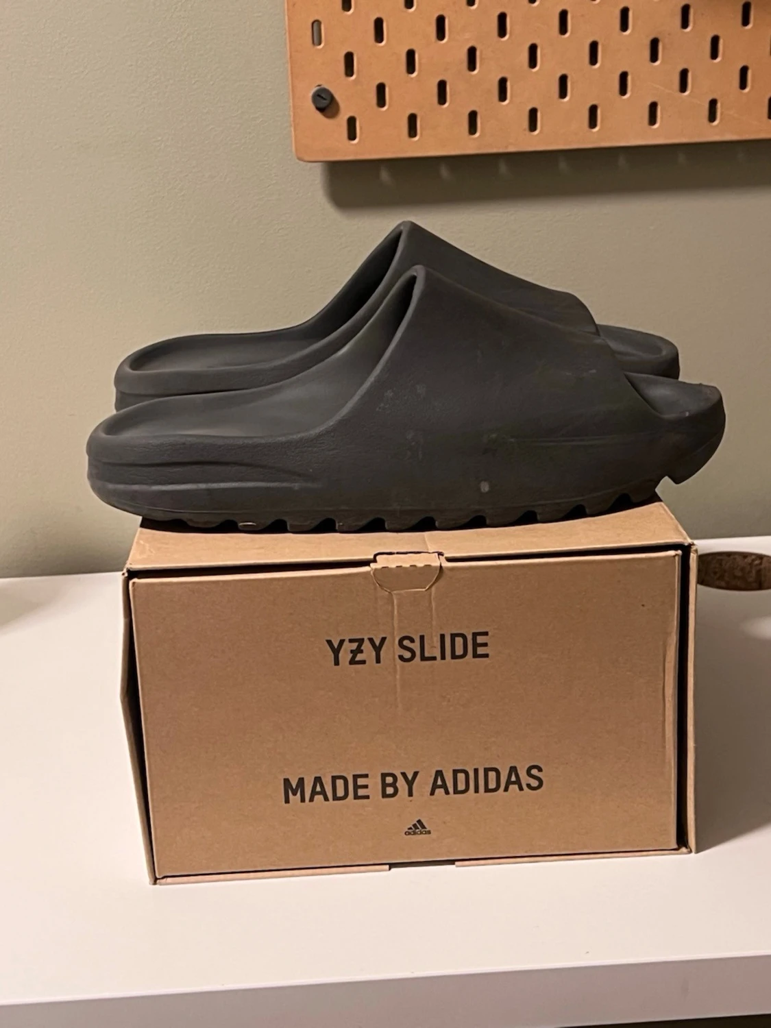 Yeezy slides - 3
