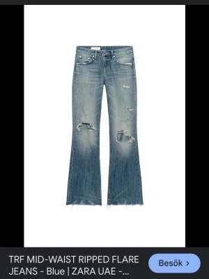 Blå slitna flare jeans från Zara, SÖKER - SÖKER! Söker dessa jeans från Zara! Antingen storlek 34 eller 36! Kan tänka mig betala upp till ca 1000, men det går att diskuteras.  Har du ett par som du hade kunnat sälja, hör av dig så kan pris diskuteras!