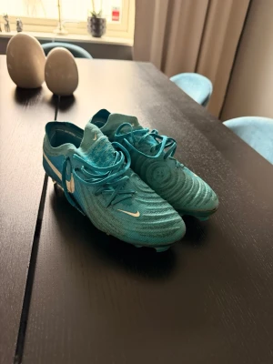 Nike phantom elite   - Nike phantom elite, strlk 42, använda runt 10 ggr då de va lite för små för mig.