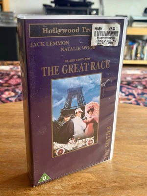 Oöppnad VHS The Great Race - Fint obrutet ex av ”The Great Race”. Erbjuder 20% rabatt vid köp av 2 varor 