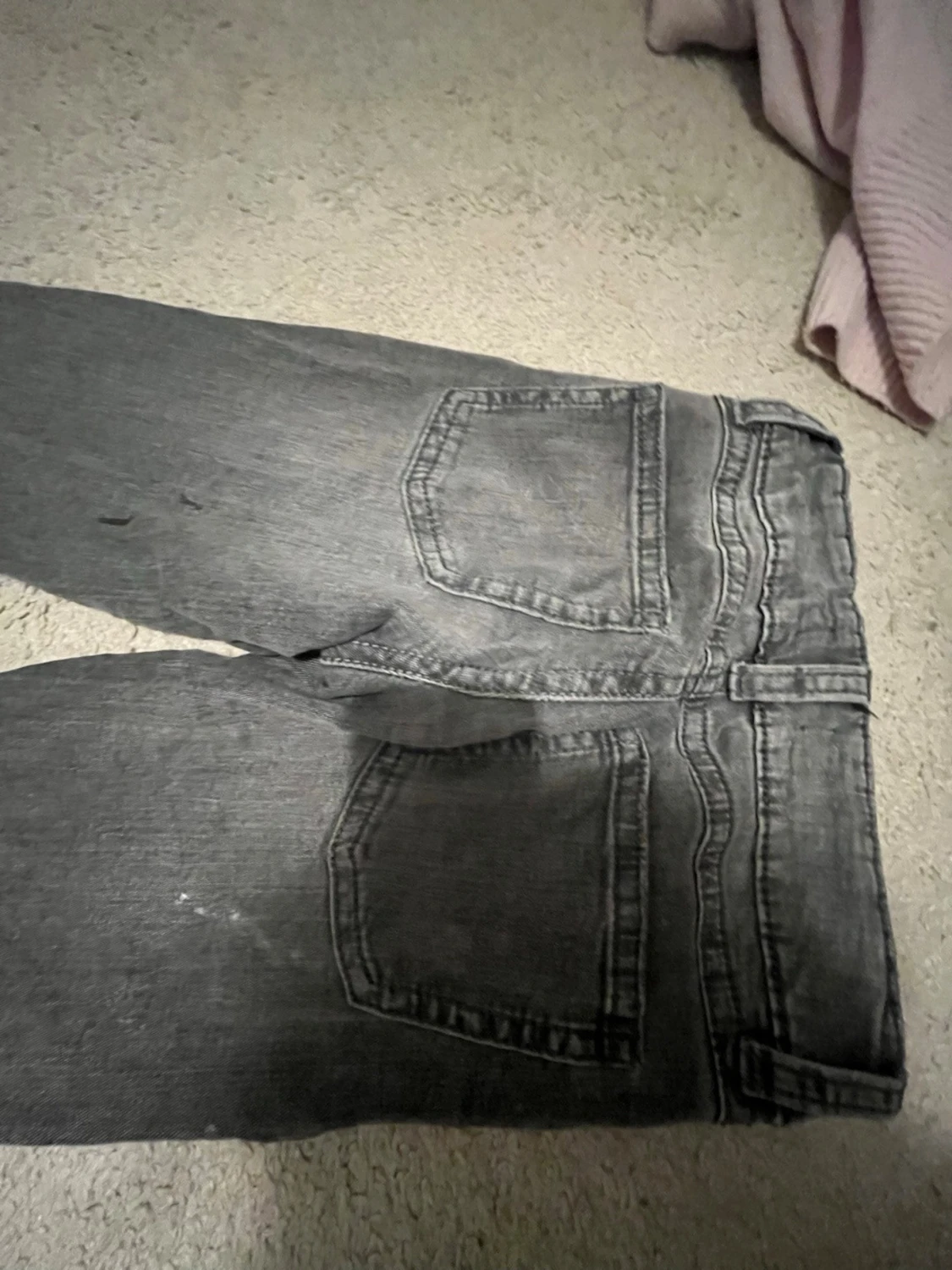 Grå bootcut jeans med slitningar - 3