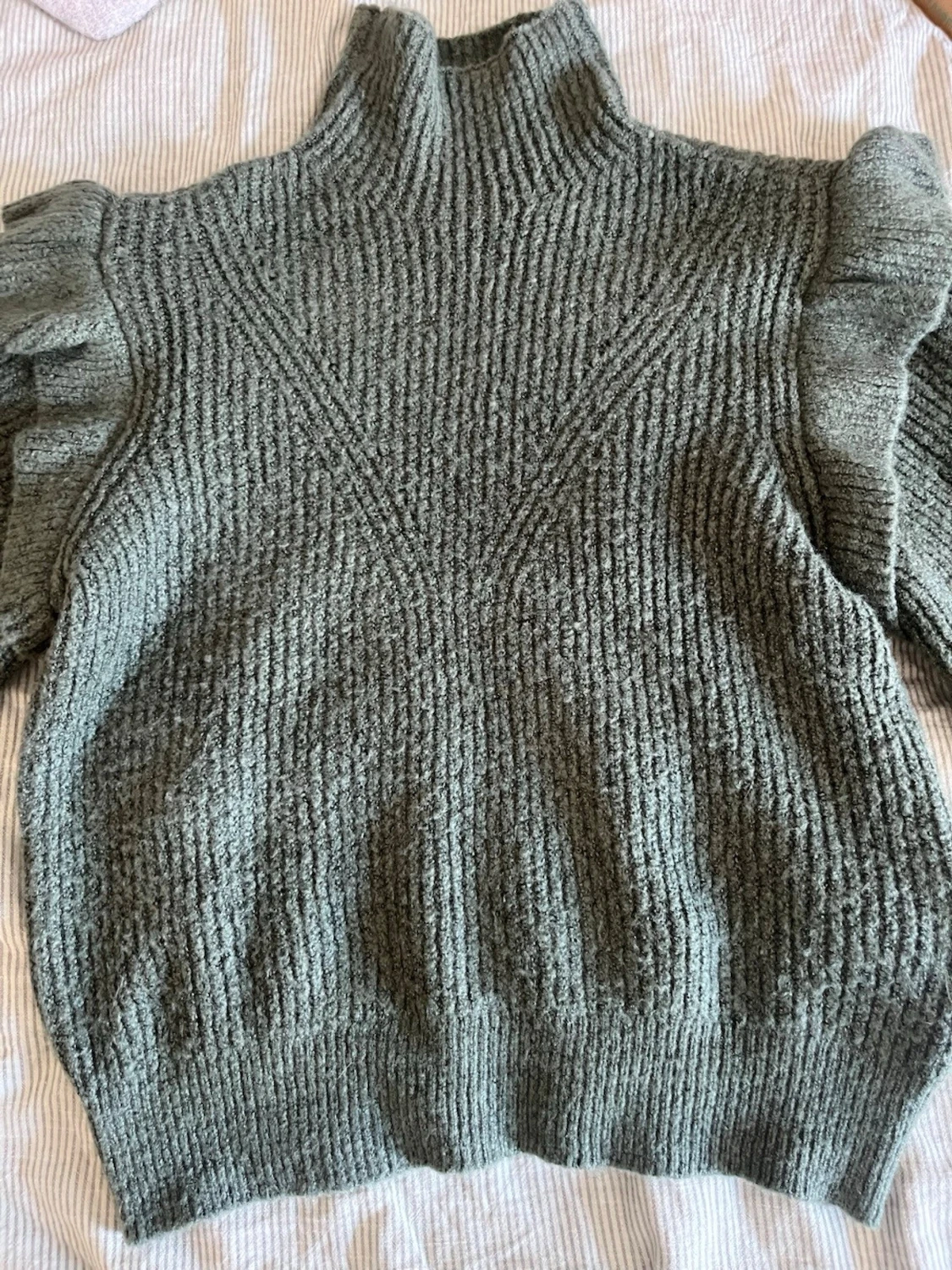 Grön stickad tröja med volanger Vila - 3