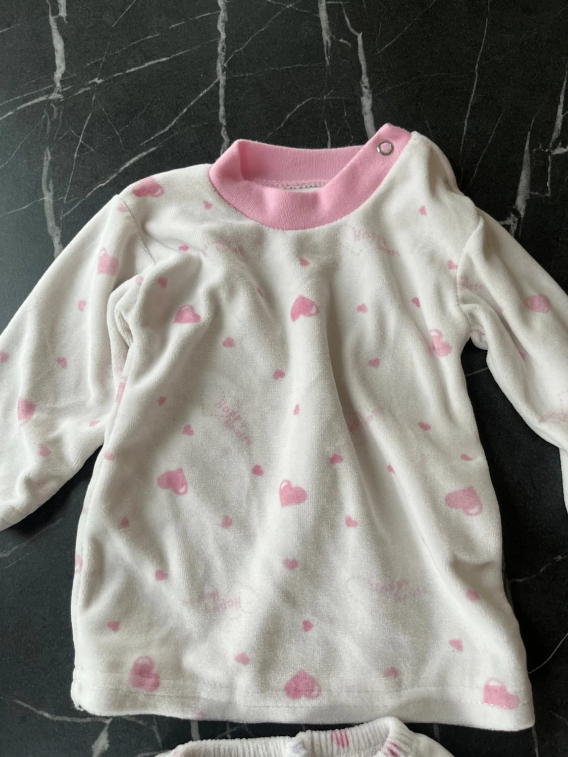 Vit och rosa pyjamas med hjärtan - 1