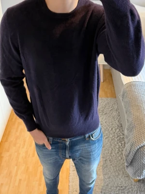 Gran Sasso 100% Kashmirtröja - Gran Sasso 100% Kashmirtröja | Storlek: 50, passar dig mellan 175-185 cm | Skick: 8/10, endast ett pyttelitet hål vid högra änden av armen | Bara att skriva vid funderingar✍️