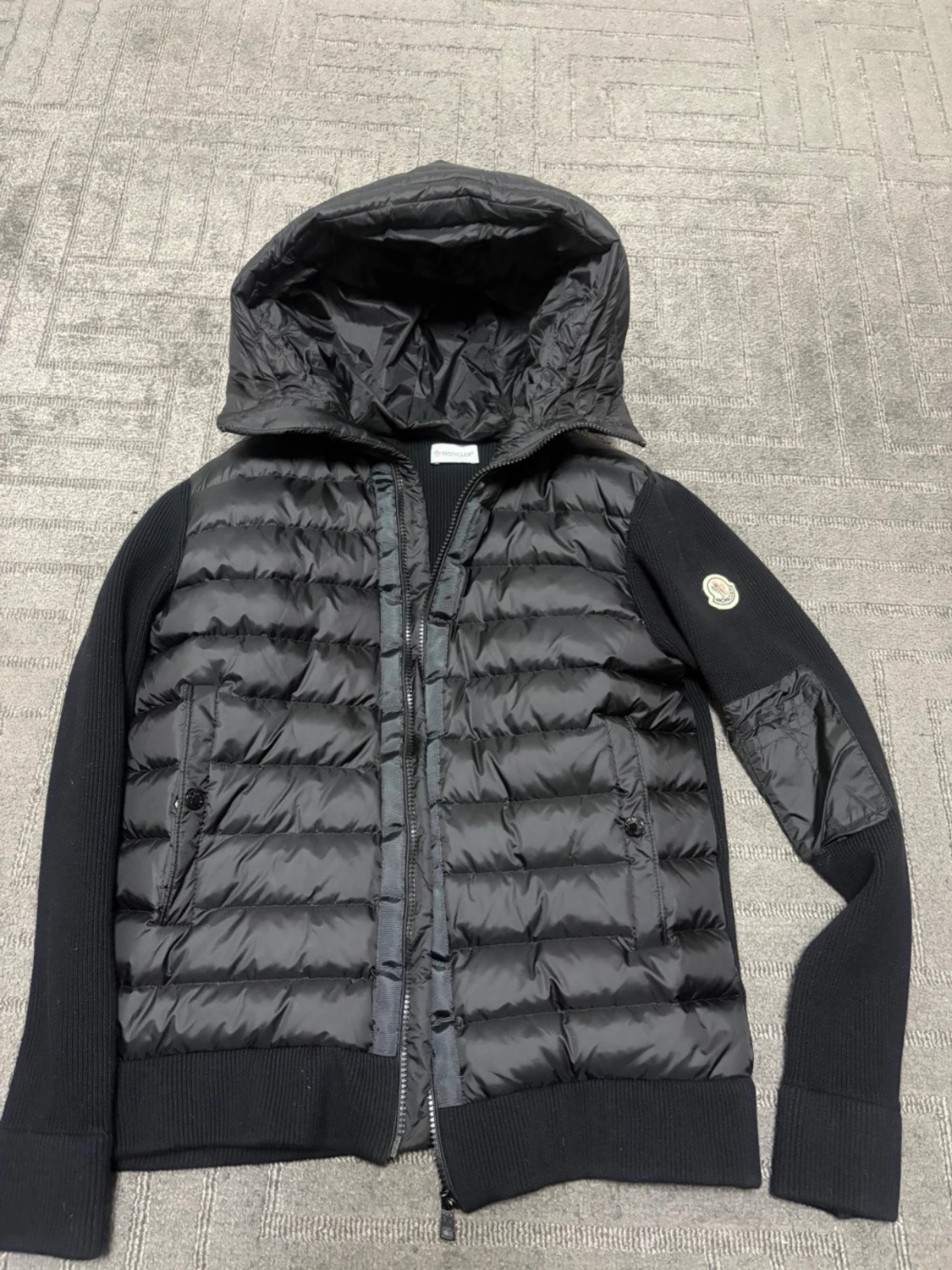 Svart pufferjacka från Moncler