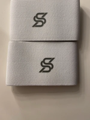 Benskydds hållare  - Benskydds hållare helt nya fårn Skillsocks.se