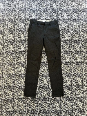 Jack&Jones Chinos - Snygg chinos/kostymbyxa i storleken 28/32. Passformen är slim och sitter riktigt snyggt.