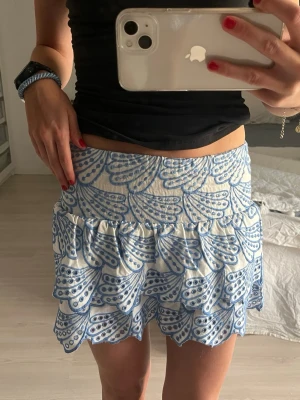 Superfin kjol!  - Supersöt kjol! Är i storlek 134/140 men passar mig med xs! Har prislappen kvar. 