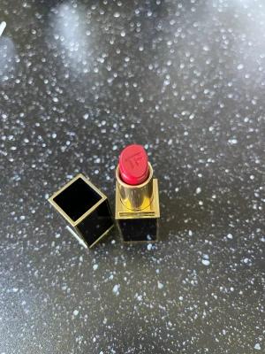 Tom Ford rött läppstift Runway Rouge - Jag testade på hand bara en gång