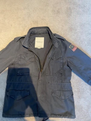  Ralph Lauren Field jacket  - Tja jag säljer en mörkblå Denim & Supply Ralph Lauren Field jacket, storlek L och Super schysst skick!