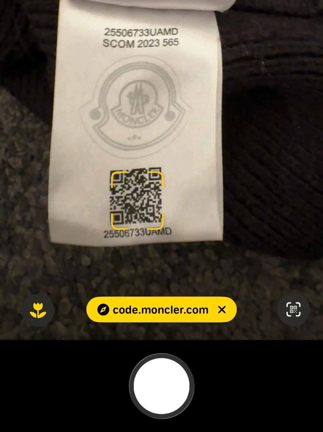 Svart ribbstickad mössa från Moncler - 2