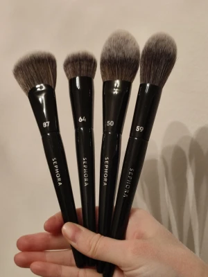 Sephora Makeup Brushes - Sephora sminkborstar i ett set om 4st. Inköpspriset var strax över 1500kr för alla fyra. Borstarna är nya, dvs aldrig använda. Säljer för jag behöver rensa. Varmt välkommen att fynda!