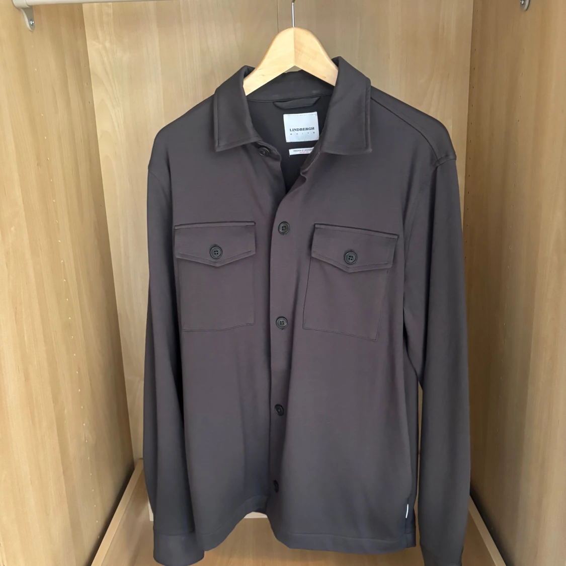 Mörkgrå overshirt från Lindbergh