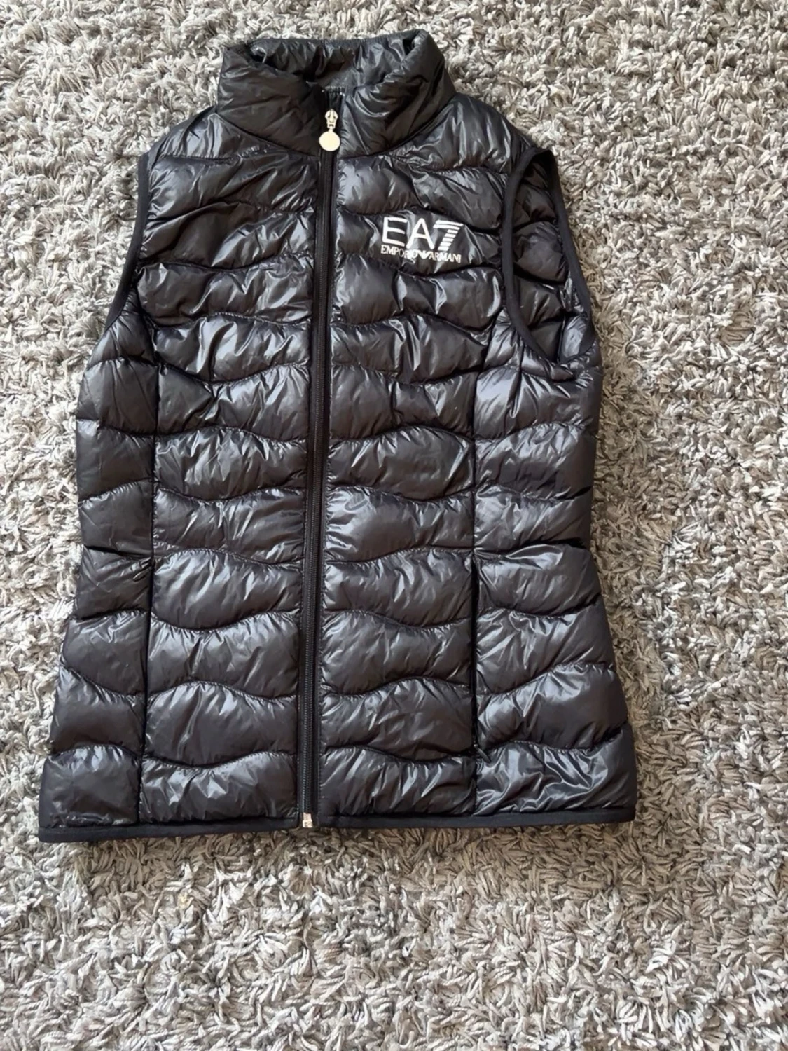 Svart dunväst från EA7 Emporio Armani