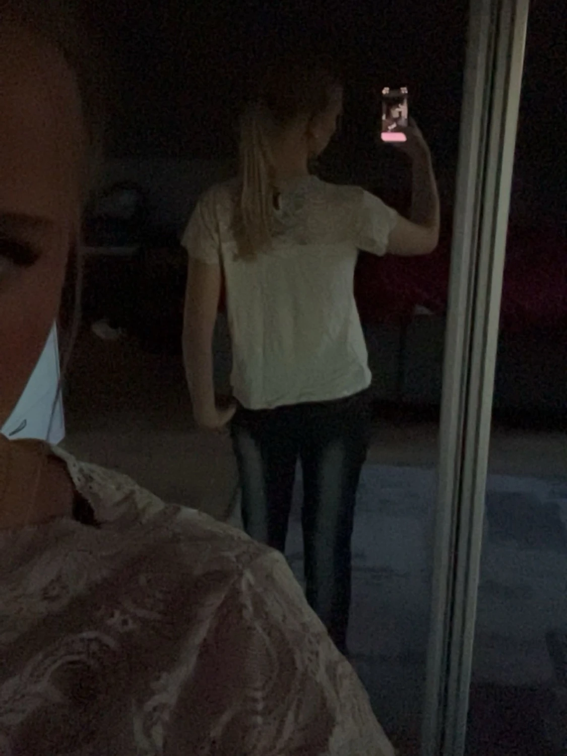 Vit blus med spetsdetaljer - 1