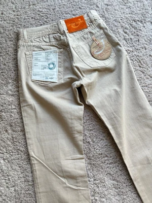JACOB COHËN JEANS NYA - Tjena! Säljer dessa Helt Nya Jacob Cohën Jeans✔️ Storlek 30✔️Nypris 5000kr✔️ Skriv vid minsta fundering✔️
