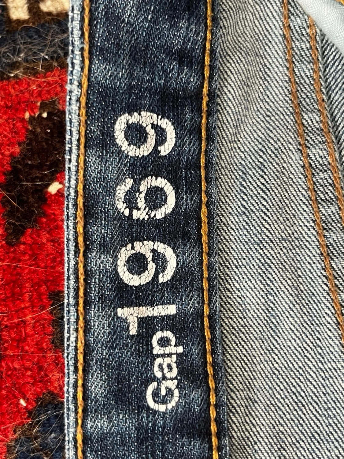 Blå bootcut jeans med tryck på bakfickorna - 4