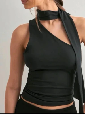 One shoulder scarf top - Superfin topp som dessvärre är för stor för mig💞aldrig använd!