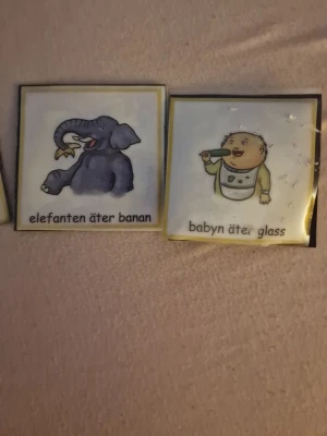 Sju laminerade bildkort med text - Säljer sju fyrkantiga laminerade bildkort med färgglada illustrationer av djur och en baby som äter olika saker. Korten har svensk text som beskriver motiven, t.ex. elefanten äter banan och babyn äter glass. Perfekta för språkträning eller pedagogisk lek för dig som har ett barn under 3 år. Bra för minnet och läskunnighet