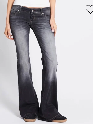 Lågmidjade jeans - Populära Lågmidjade jeans från lager 157, aldrig använda! Storlek M/full length