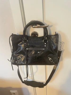 Svart Balenciaga City handväska - Köptes den från vinted, kvitto finns
