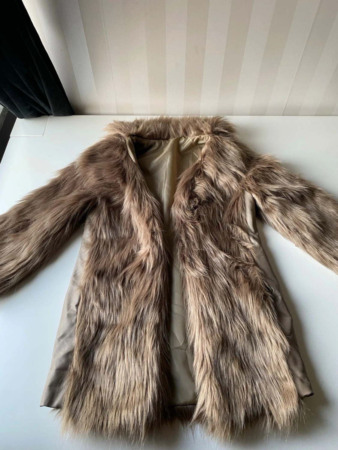 Brun fuskpäls kappa med foder